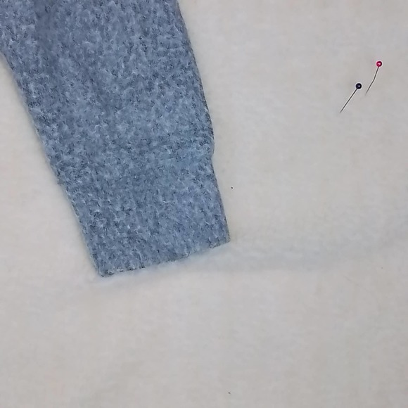 Abound Mock‎ Neck Cropped Sweater Size X Small in Gray and White - Picture 11 of 11